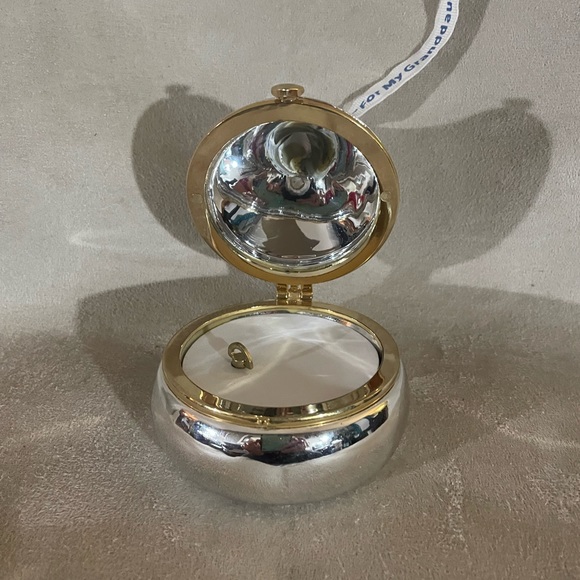 Kisses Jewelry Box - Picture 6 of 8